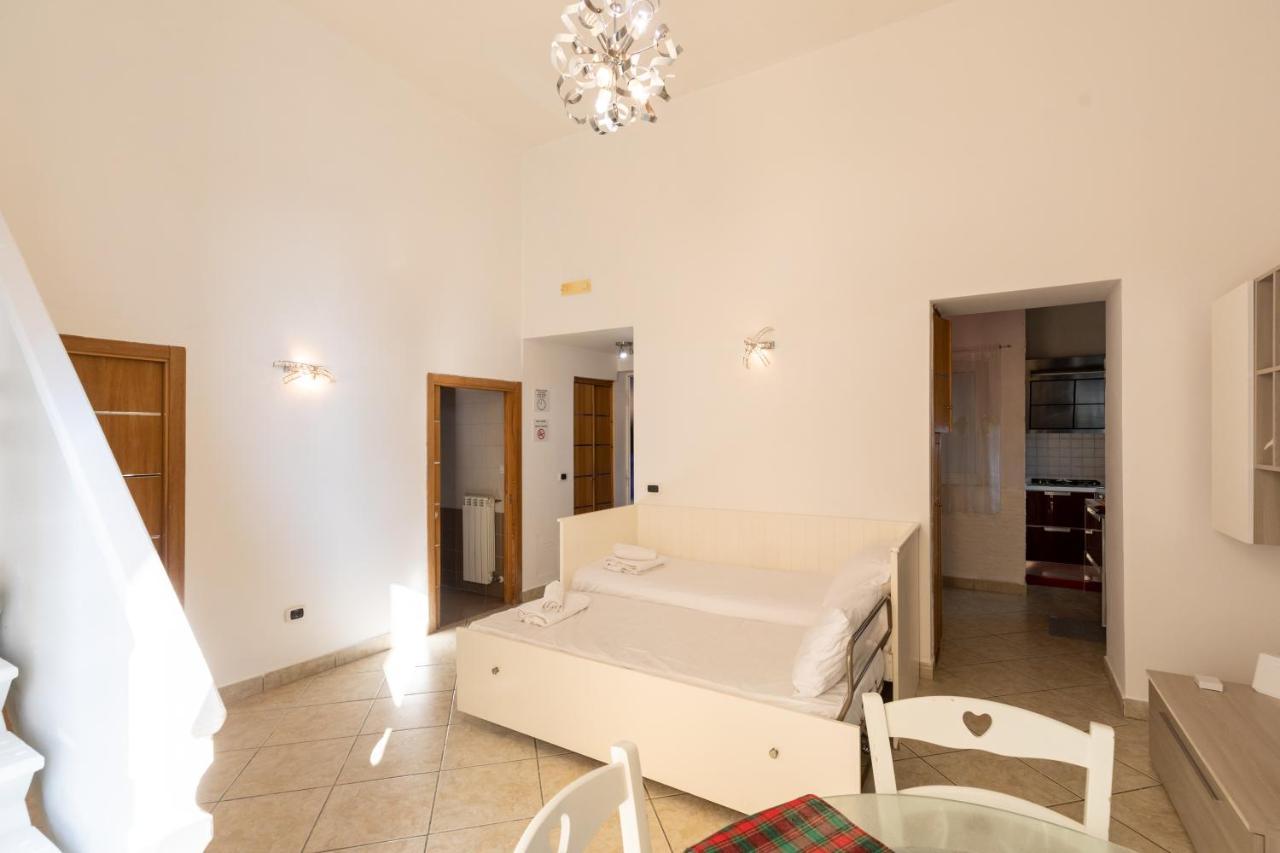 Appartamento With Sea View With 2 Lifts Above Montesanto! Napoli